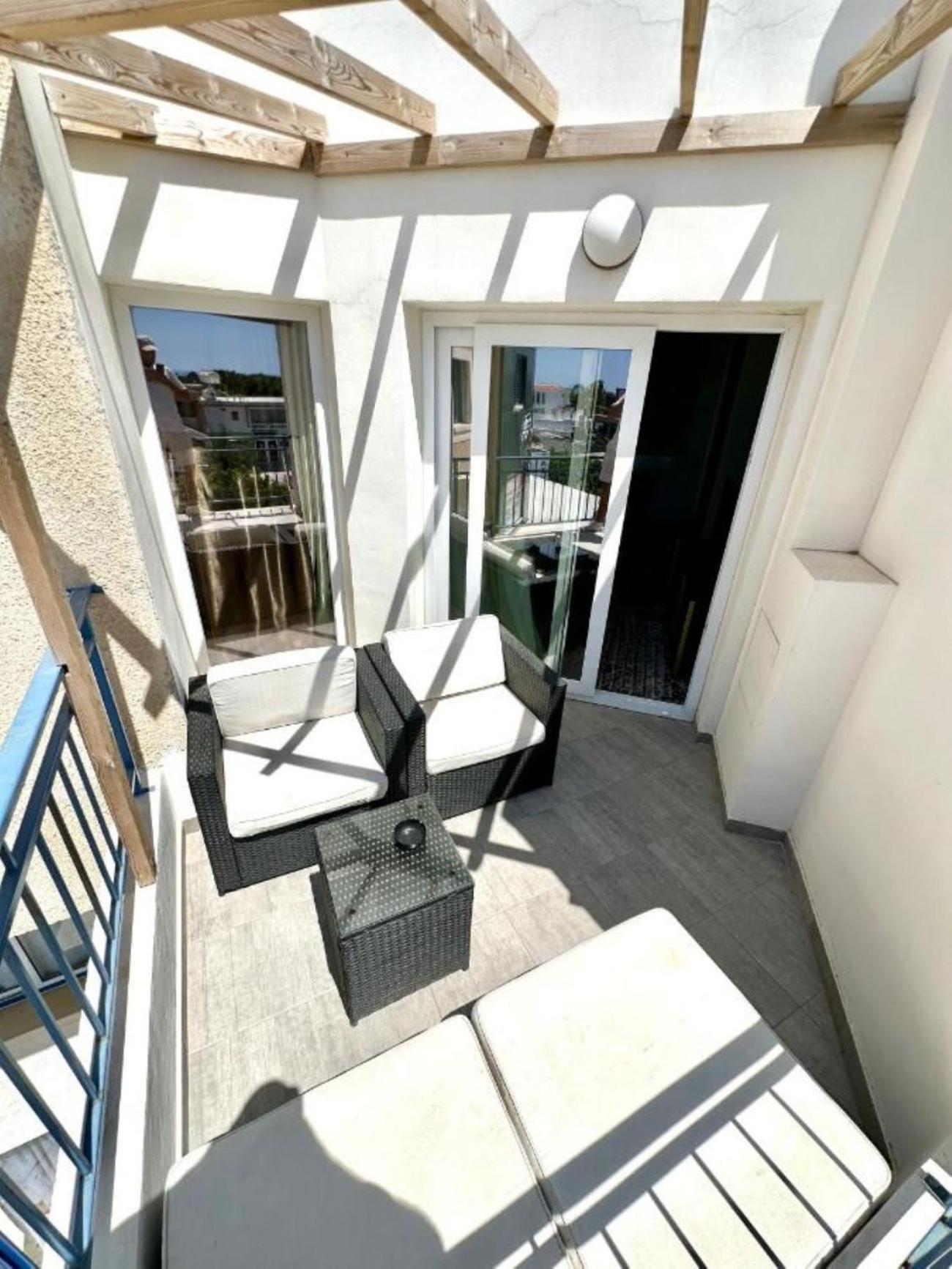 H&O Boulevard Breeze Apartment! بافوس المظهر الخارجي الصورة