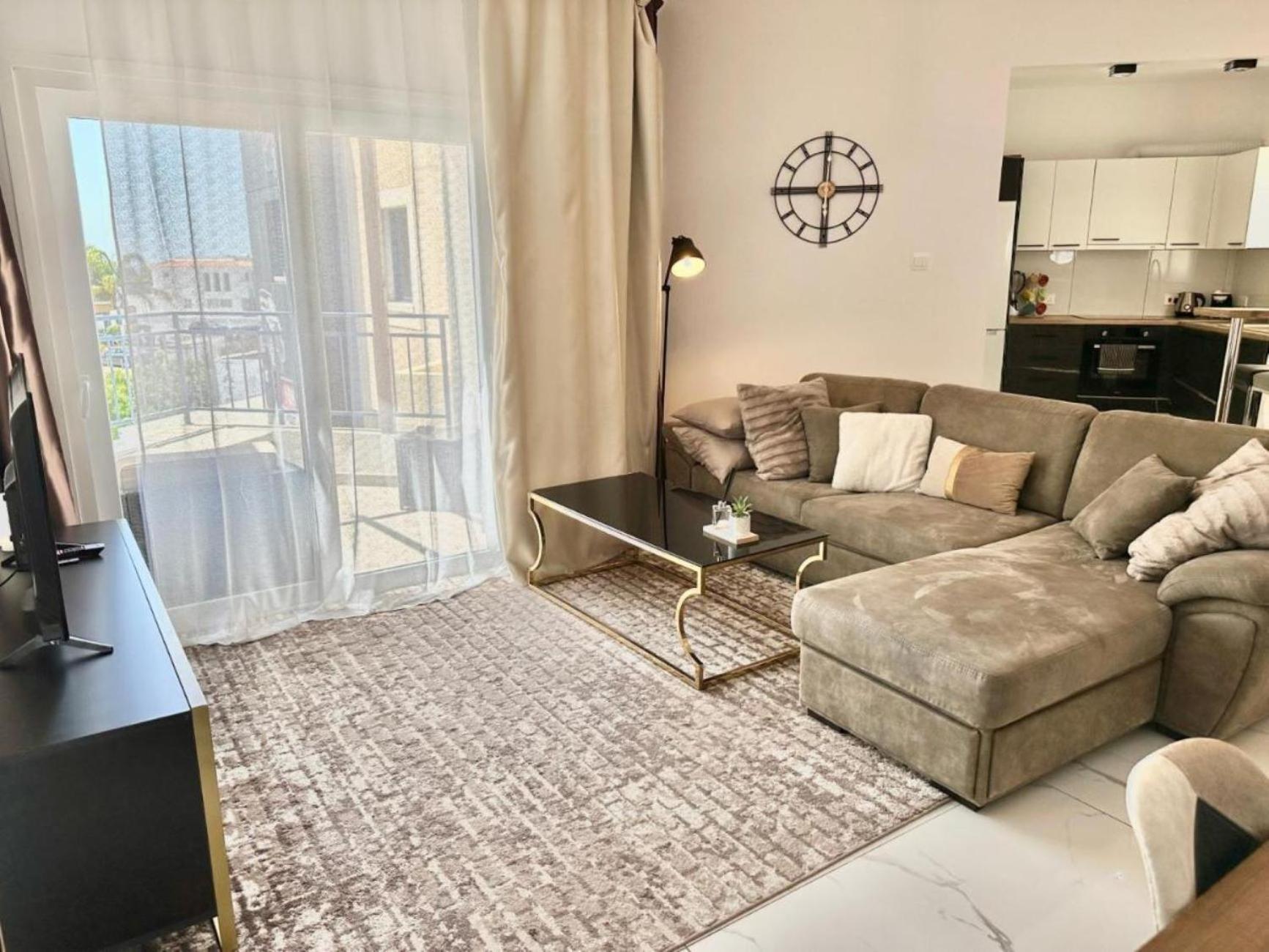 H&O Boulevard Breeze Apartment! بافوس المظهر الخارجي الصورة